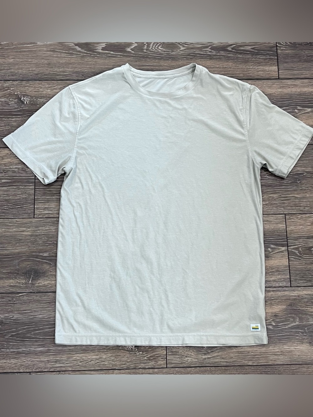 Vuori Strato Tech T-Shirt Men’s size Medium Athleisure